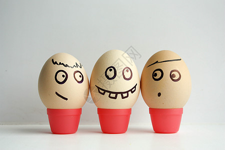 蛋面涂漆的鸡蛋 这个概念友谊艺术绘画微笑谈判情感演讲快乐乐趣早餐图片