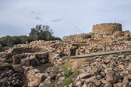 努拉格拉普里斯吉奥纳遗址考古旅行残余物游客遗产建筑天空远足历史图片