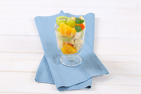 新鲜水果沙拉折叠蓝色团体餐垫食物橙子玻璃香蕉小吃甜点图片
