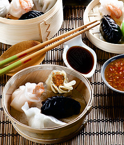 竹子碗中的定金筷子午餐蔬菜点心蟹肉美食家饺子面团草席美食图片