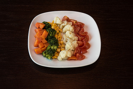 盘子上煮的蔬菜饮食糖类菜花营养午餐桌子碳水化合物萝卜重量图片