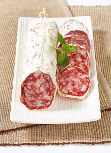 风干肠法国干香肠美食肉制品食物发酵横截面熟食猪肉背景