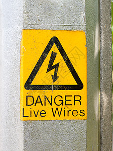 黄黄色电灯后警示标志金属黄色旅行安全通道电线邮政交通木板街道图片