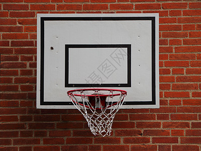 白色篮球网 挂在红砖墙上白网红墙砖墙运动团队背景图片