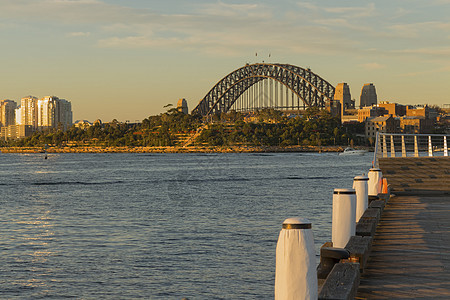 澳大利亚悉尼港桥日落时从皮蒙特观察到地标吸引力城市市中心天际景观假期港口观光码头图片