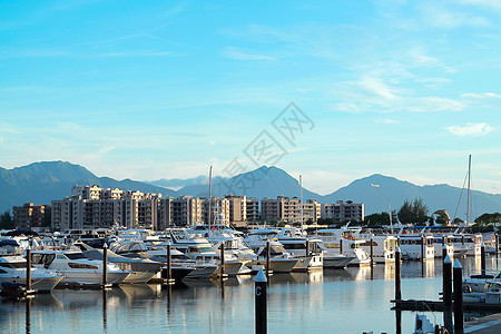 金海岸的游艇港口财富酒店码头建筑商业海岸城市旅行国家图片