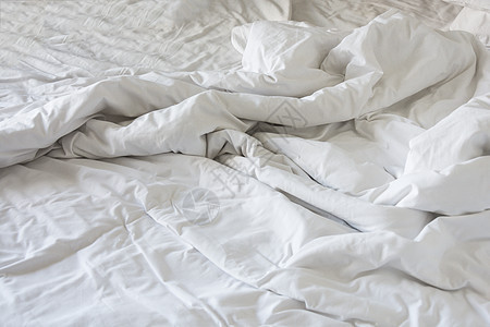 早上醒来后 卧室里皱纹的毛毯乱七八糟情人装饰亚麻丝绸毯子羽绒被床垫酒店被子织物图片