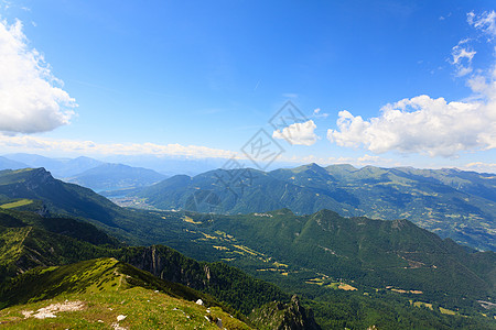 意大利 山地全景远足树木小路空间针叶树顶峰开放天空松树岩石图片