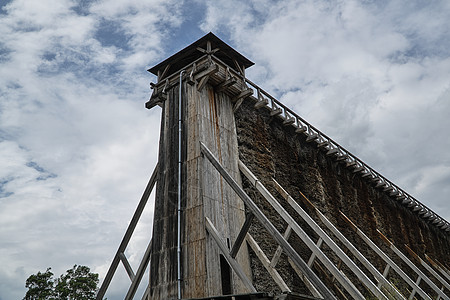 建造历史性毕业塔的木子建筑工程;图片