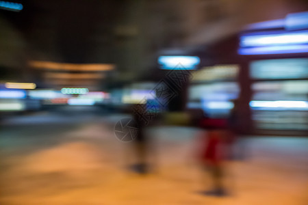 人们在老城的冬夜街道上移动 模糊不清市中心背景人群生活交通场景夜生活运动旅行购物图片