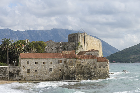 古地中海沿海城镇 具有典型的城堡和长河图片