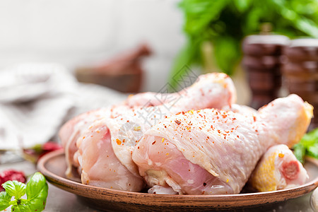 原鸡腿 鼓棒食谱家禽食物厨房炙烤生肉烧烤胡椒禽肉鸡肉图片