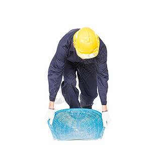 青年工人持有Hod或蛤壳形状的篮子劳动白色制造业工业蓝色灰尘建造建筑安全帽工具图片