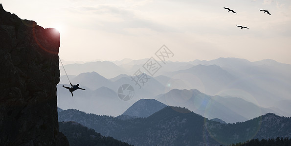 冒险和自由的登山者图片