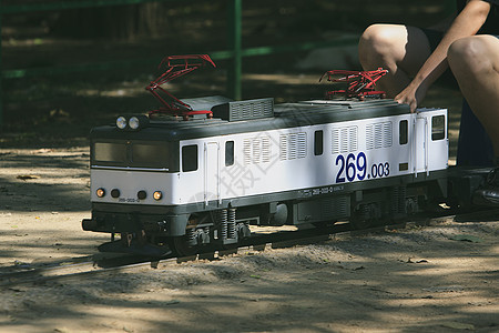 西班牙实际火车的微型复制列车 西班牙水平微型化历史性机车旅行汽船运输煤炭木板树木图片