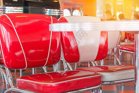 餐厅红桌和椅子的古董风格木头柜台装饰红色食物咖啡小酒馆食堂桌子咖啡店图片