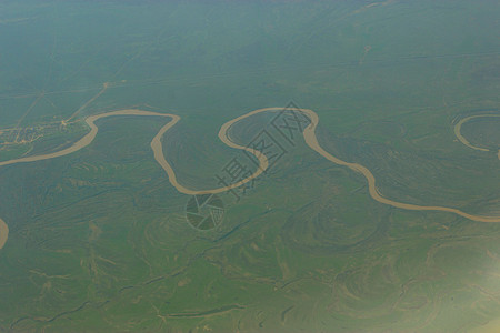 河流的顶面视图沼泽出口生态环境水路异国多样性溪流情调生物图片