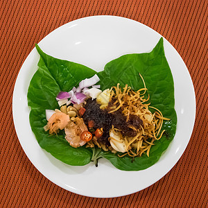 泰国开胃菜叶加草药(Miang Kham)图片