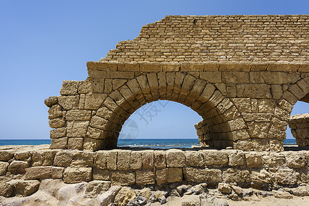 古罗马古老的水渠 在梅迪特拉海岸的塞萨地区考古学废墟历史渡槽海滩古董岩石文化海岸港口图片