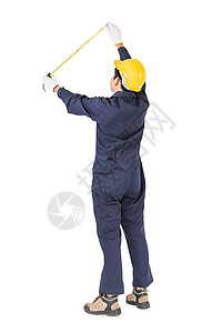 年轻工人在单人区 用白色的胶带测量石匠卷尺木匠统治者男人工人磁带头盔地面安全图片