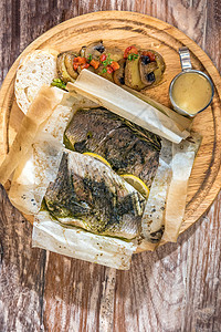烤海贝贝沙拉海鲜鱼片鲈鱼午餐柠檬蔬菜食物炙烤油炸图片