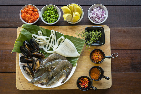 盘子里的生海鲜 健康食品 虾 蛤鱿鱼牡蛎柠檬壳类石板海鲜饭贝类石头食物蓝色乌贼图片