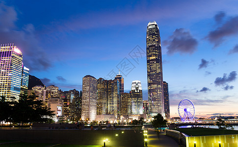 香港之夜旅游场景旅行天空地标建筑港口商业景观金融图片