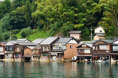 京都的Inecho海景半岛地区海鸥村庄内线船屋街道建筑地标图片