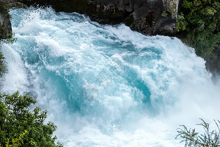 胡卡瀑布蓝色力量流动激流灌木海浪风景溪流荒野树木图片