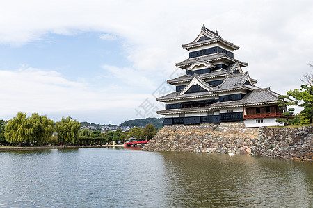 日本的松本城堡皇帝武士忍者护城河游客观光地标历史公园旅行图片