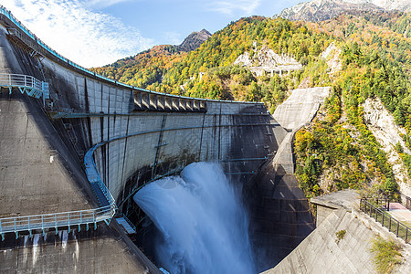 富山的Kurobe Dam图片