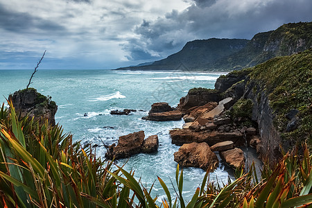 Punakaiki 海岸线岩石天空波浪地质学环境风景地标支撑悬崖石灰石图片