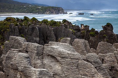 Punakaiki附近的煎饼石海洋岩石石灰石吸引力海浪蓝色悬崖地质学地平线地标图片