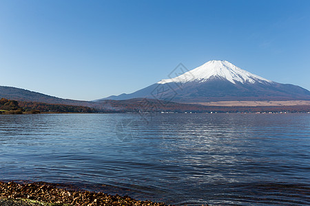 日本Yamanashi湖和富士山图片