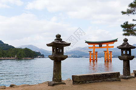 岛神社的托里图片