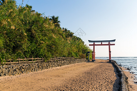 青岛岛的青岛神社神话海滩花园旅行海岸线牌坊海岸宗教小路天空图片