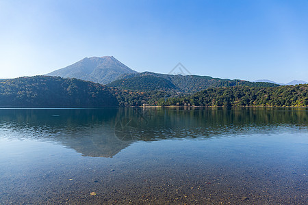 岛山植物绿色丛林森林天空蓝色岩石农村爬坡石头图片