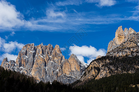 波扎迪法萨特伦蒂诺附近Fassa山谷国家公园天空高山旅游树木岩石风景绿色蓝色图片