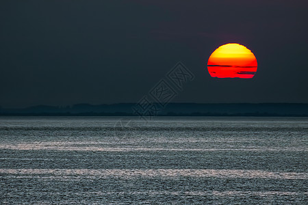 洪斯坦顿日落红色海滨黄色灰色海岸天空图片