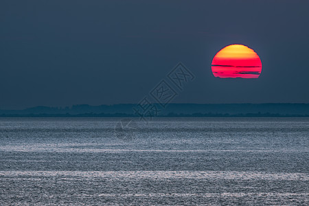 洪斯坦顿日落灰色红色天空海岸海滨黄色图片