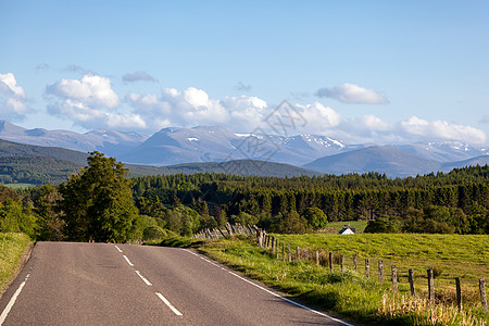 通往Cairngorm山的道路图片