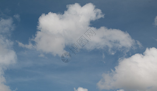 美丽的天空和云层覆盖太阳蓝天云雾气候蓝色晴天水分气氛天蓝色天气照片图片