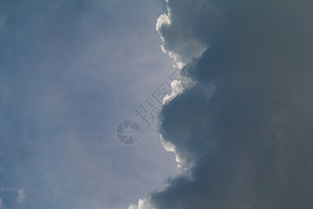 美丽的天空和云层覆盖太阳雨云晴天积雨照片水分云雾蓝色气氛空气沉淀图片