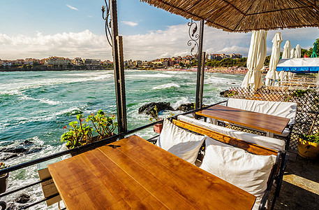 岸边的餐馆餐厅椅子用餐酒吧蓝色天空海滩咖啡店桌子海岸海洋图片