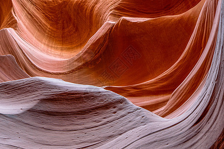 下羚羊峡谷橙子石头红色侵蚀水平阴影海浪条纹岩石砂岩图片
