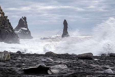 雷尼斯法哈拉火山海滩暴风天气支撑旅行岩石地质学海岸线天空柱子荒野海岸海洋图片