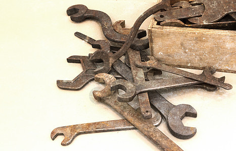 收集旧的老生锈扳手设计机械手工具建设者木匠收藏服务建造工作工程图片