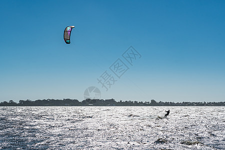 Kite 俯冲器太阳套装力量冲浪波浪冲浪者男人乐趣海洋海滩图片