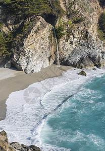 朱莉娅菲佛伯恩斯瀑布在春天海洋蓝色波浪旅行山腰海岸海景公园海滩山坡图片