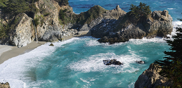 朱莉娅菲佛伯恩斯瀑布在春天山坡海滩蓝色假期波浪旅行公园海景山腰海岸图片